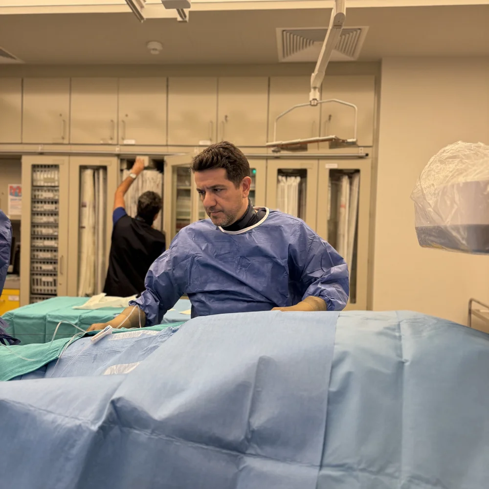 Prof. Dr. Ali Buturak klinik çalışma sırasında